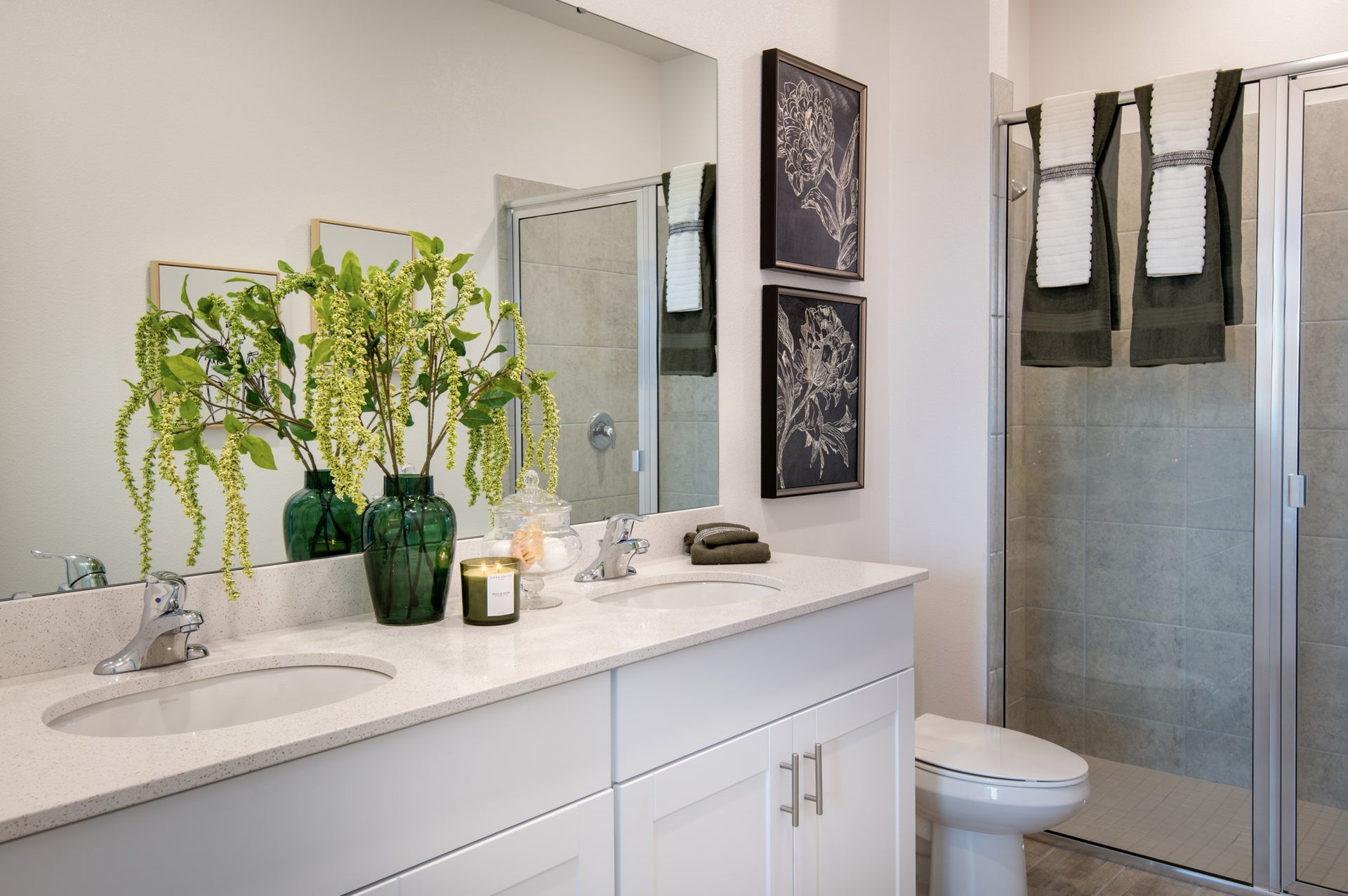 Leela Imagine Bath. New Homes in Tavares, FL